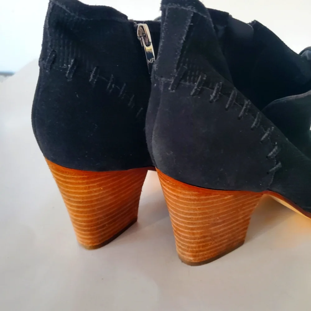 MARC FISHER 9.5 CADIS Black Suede Booties Side Zip 3.5" Stack Heel Western Boho - Picture 11 of 15